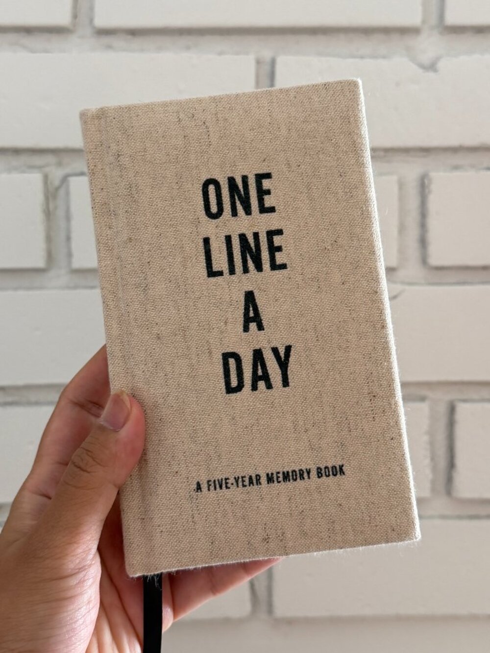 One Line a Day: A Five-Year Memory Book - Clothbound